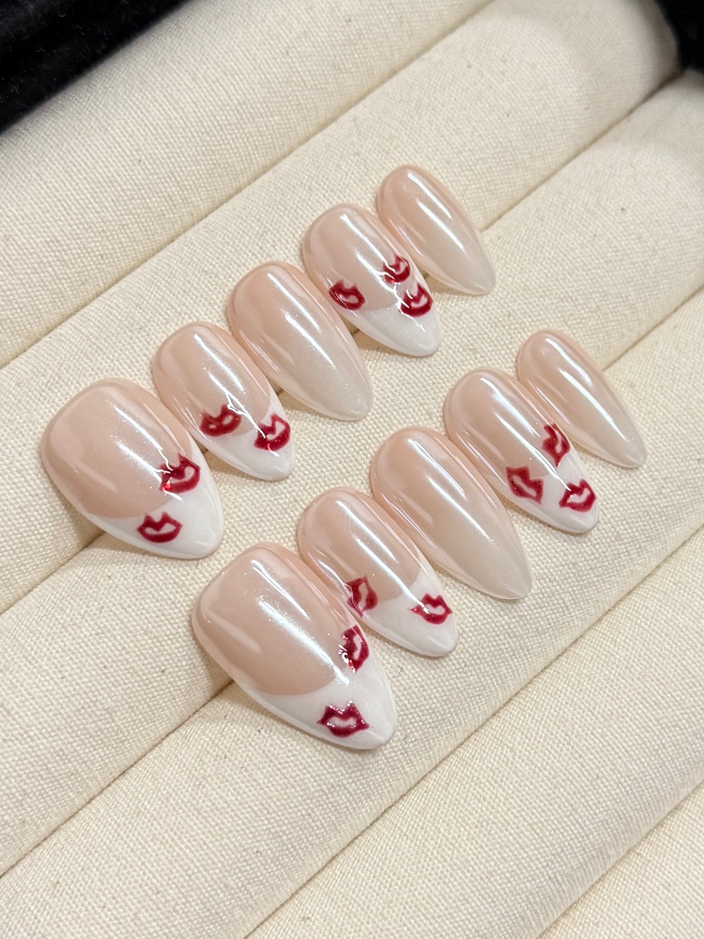 Dainty Kiss